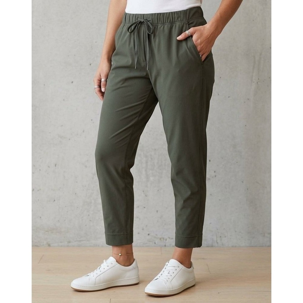 Lululemon On the Fly 7/8 Pants Women 8 (30x24) Dark Olive Woven Tapered Jogger